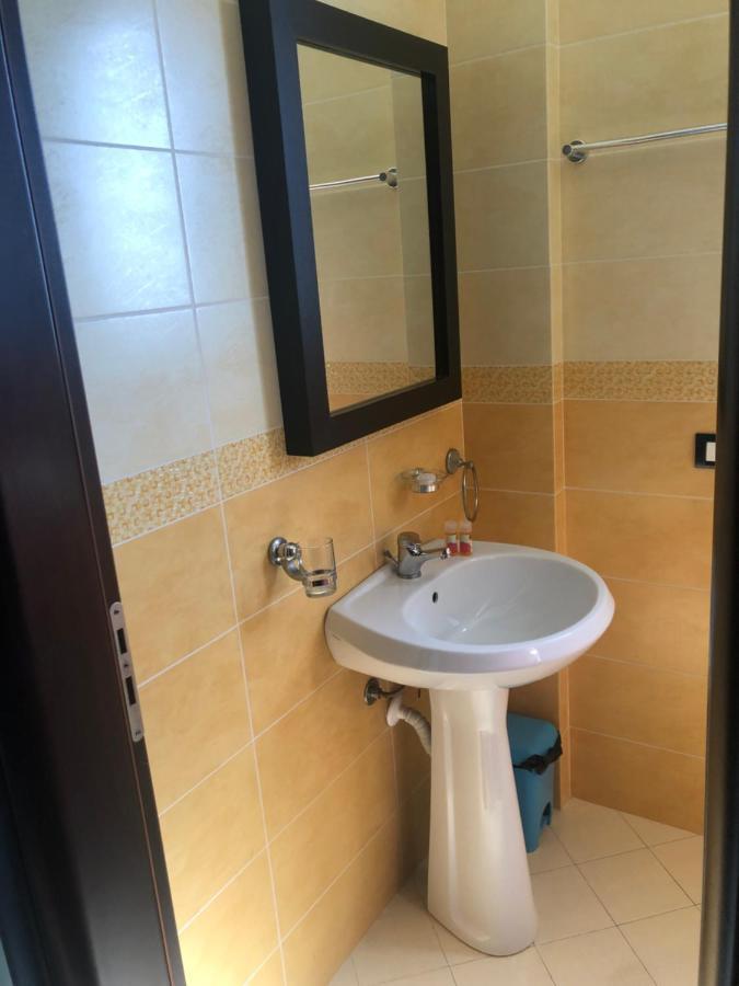 Al Hotel Vlore Exterior photo