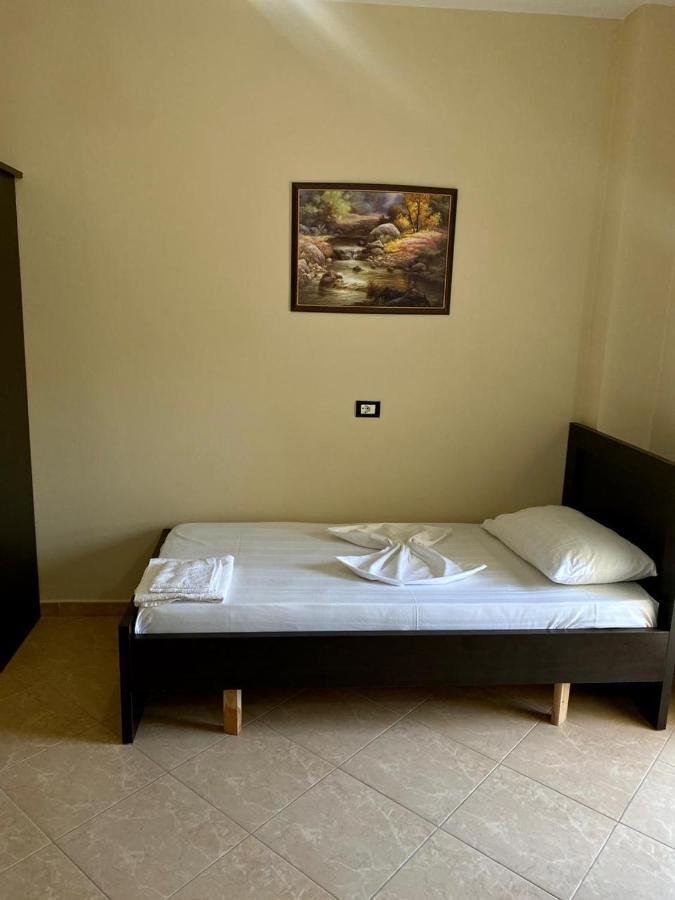 Al Hotel Vlore Exterior photo