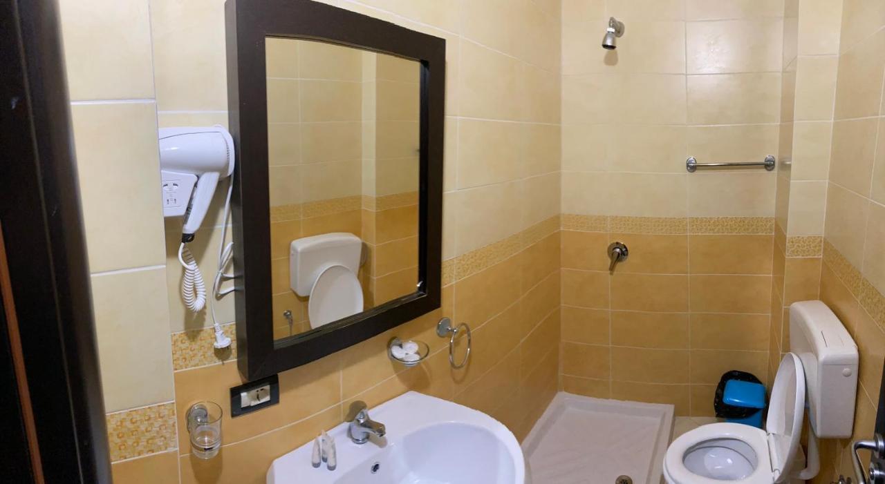 Al Hotel Vlore Exterior photo
