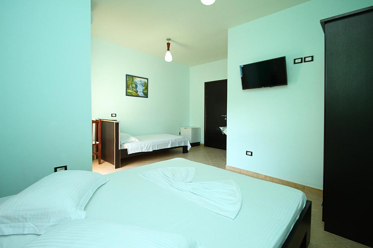 Al Hotel Vlore Exterior photo